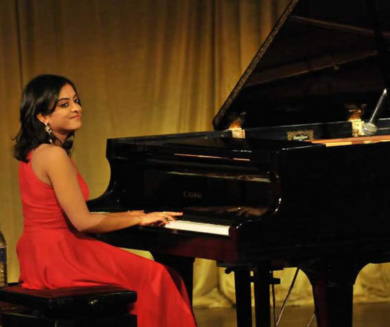 female piano player bikaner